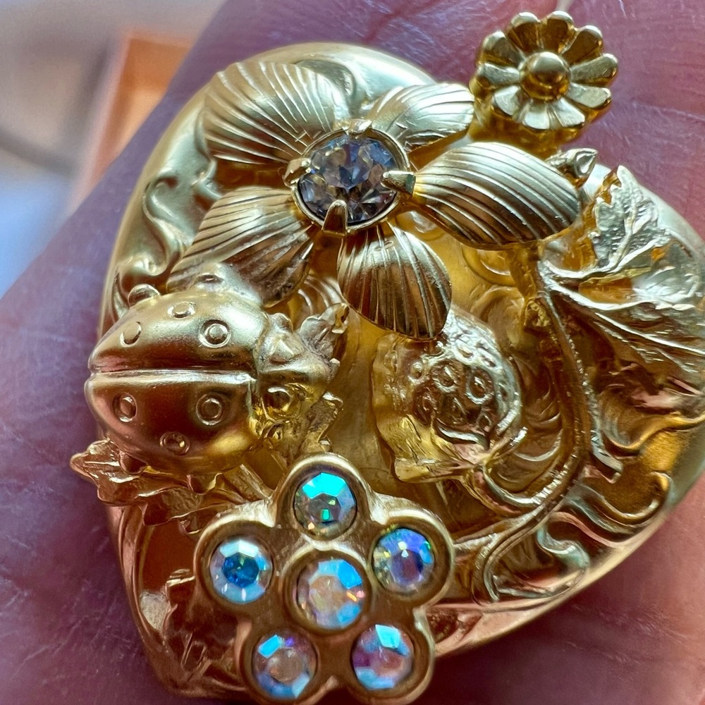 Kirk’s Folly, Beautiful Vtg Goldtone Heart Floral Earrings, ladybug, AB crystal - Picture 9 of 16